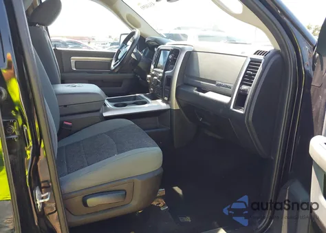 2019 Ram 1500 Classic Big Horn 4X4 5'7 Box z USA, uszkodzony, nr VIN 1C6RR7LT7KS631550